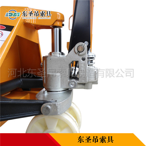 防爆手動(dòng)叉車產(chǎn)品核心部件液壓缸作業(yè)整機(jī)細(xì)節(jié)展示圖--河北東圣吊索具制造有限公司--小型攪拌機(jī)|石材夾具|液壓堆高車|手動(dòng)叉車 防爆手動(dòng)叉車產(chǎn)品核心部件液壓缸作業(yè)整機(jī)細(xì)節(jié)展示圖--河北東圣吊索具制造有限公司--小型攪拌機(jī)|石材夾具|液壓堆高車|手動(dòng)叉車