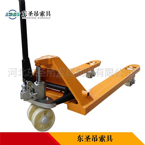 手動升高叉車產(chǎn)品背面展示--河北東圣吊索具制造有限公司--小型攪拌機|石材夾具|液壓堆高車|手動叉車 手動升高叉車產(chǎn)品背面展示--河北東圣吊索具制造有限公司--小型攪拌機|石材夾具|液壓堆高車|手動叉車
