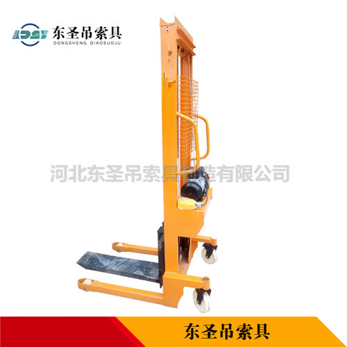 常規(guī)尺寸液壓推高叉車(chē),整車(chē)高度2.1米堆高車(chē)--河北東圣吊索具制造有限公司--液壓堆高車(chē)|手動(dòng)叉車(chē)|石材夾具|小型攪拌機(jī) 液壓推高叉車(chē)--河北東圣吊索具制造有限公司--液壓堆高車(chē)|手動(dòng)叉車(chē)|石材夾具|小型攪拌機(jī)