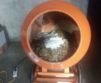 室內裝修小型攪拌機作業(yè)現場