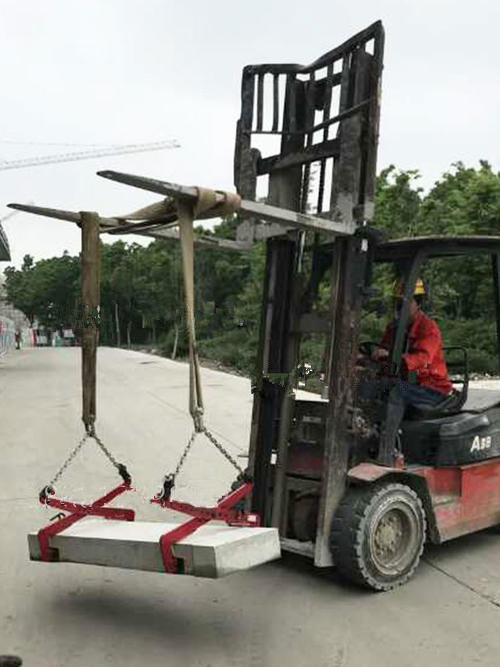 液壓堆高車和吊裝帶石材夾具一起搬運石料--河北東圣吊索具制造有限公司 液壓堆高車和吊裝帶石材夾具一起搬運石料--河北東圣吊索具制造有限公司